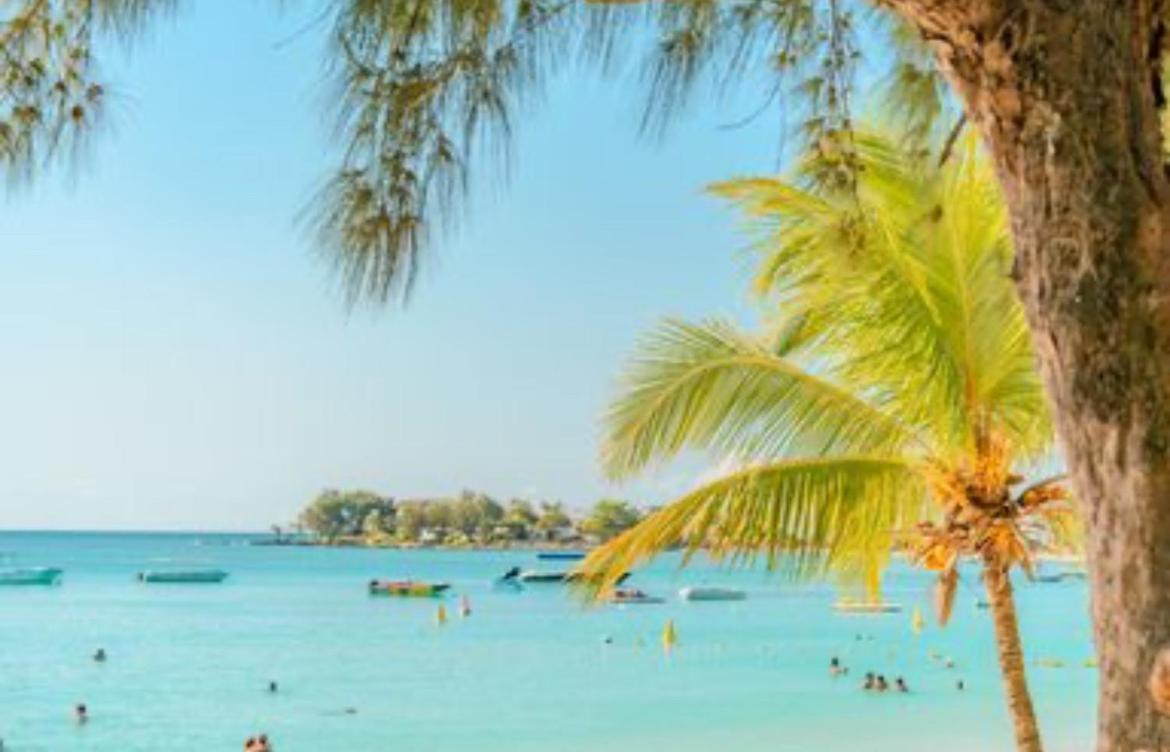 Pereybere Beach Paradise 4 Bedroom Apt Esterno foto